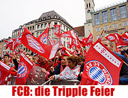 Die Tripple Feier: FC Bayern München Bus-Tour und Feier auf dem Rathausbalkon am Marienplatz München am 02.06.2013 (©Foto: Martin Schmitz)
